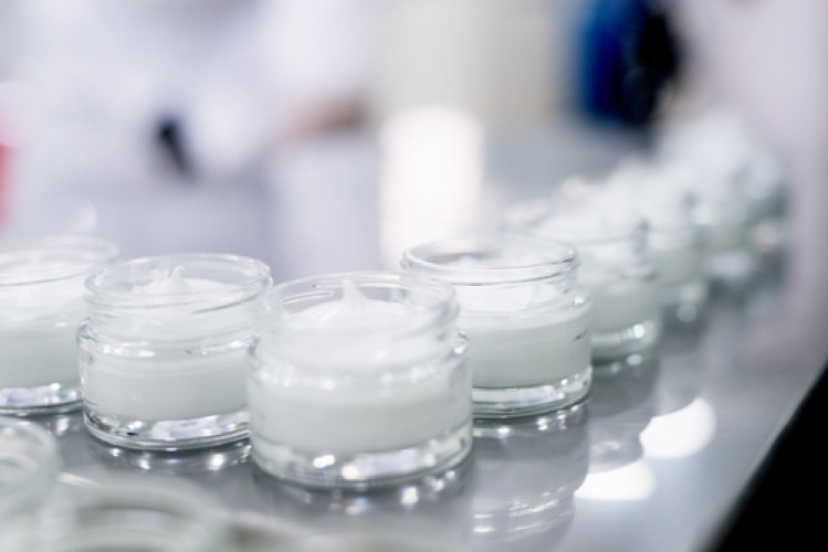 Gesundheitliche Risiken durch Mikroorganismen in Kosmetik - Neue Publikation der DGK und SOFW Gesundheitliche Risiken durch Mikroorganismen in Kosmetik - Neue Publikation der DGK und SOFW