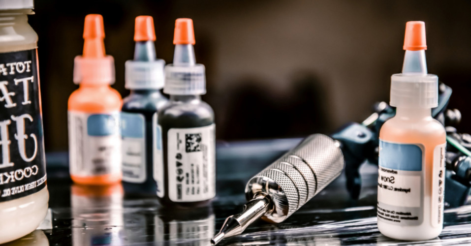 Questions and Answers on Tattoo Inks – a Current Document by the BfR Questions and Answers on Tattoo Inks – a Current Document by the BfR