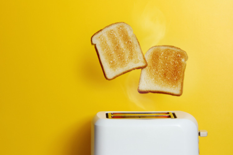 Öko-Test examines toast bread: Contamination with mineral oils (MOSH/MOAH), pesticides, and acrylamide Öko-Test examines toast bread: Contamination with mineral oils (MOSH/MOAH), pesticides, and acrylamide